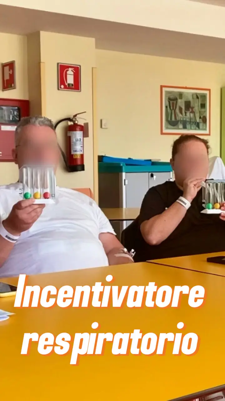 Incentivatore respiratorio con tre palline colorate usato da un paziente dopo l'intervento